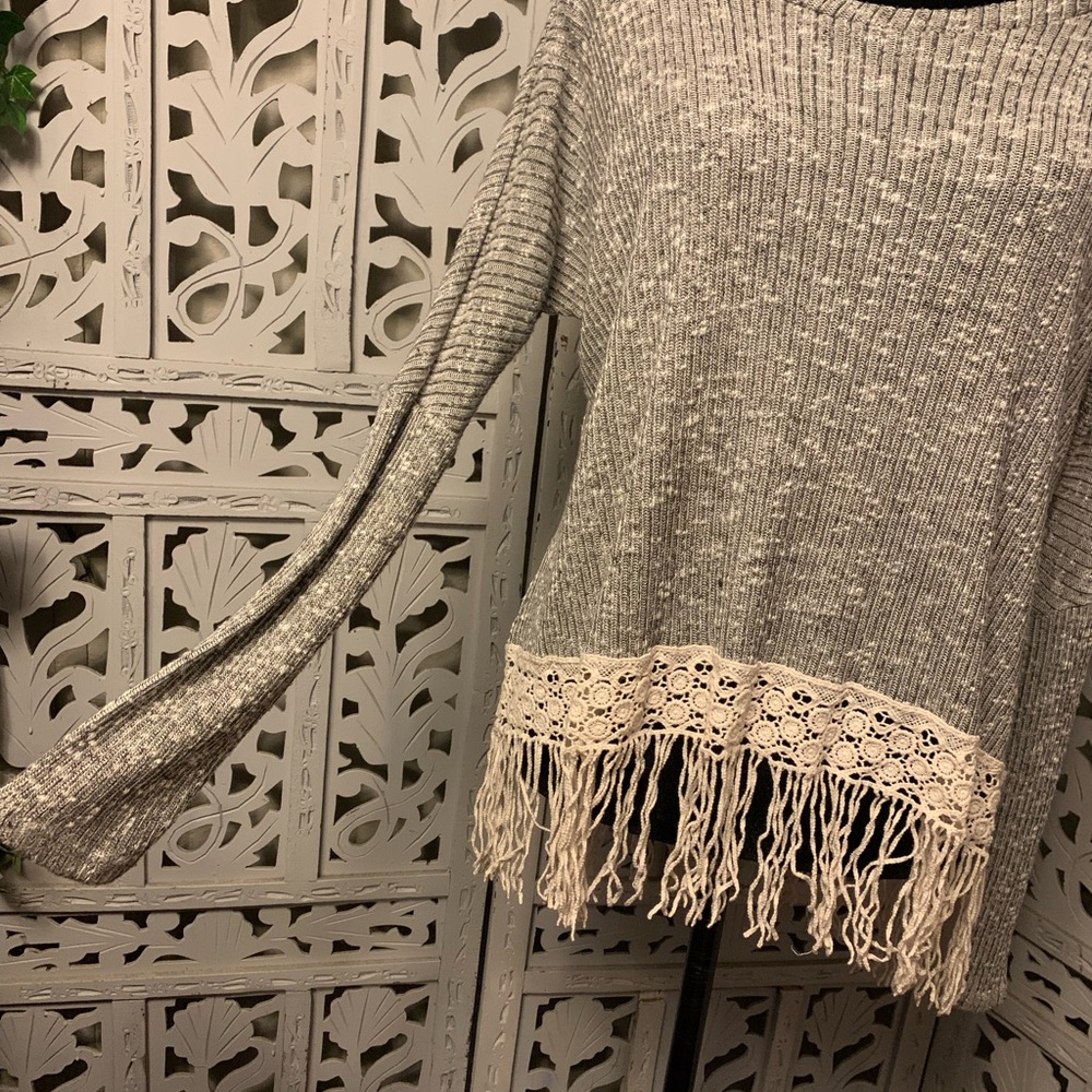 ALYA BOHO SHADES OF SILVER & OFF WHITE TEXTURED LIGHT SWEATER WITH TASSELS - Picture 8 of 10